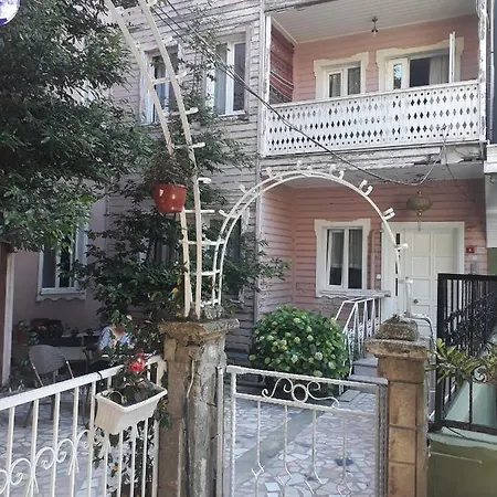 Gonul Sultan بيت شباب *